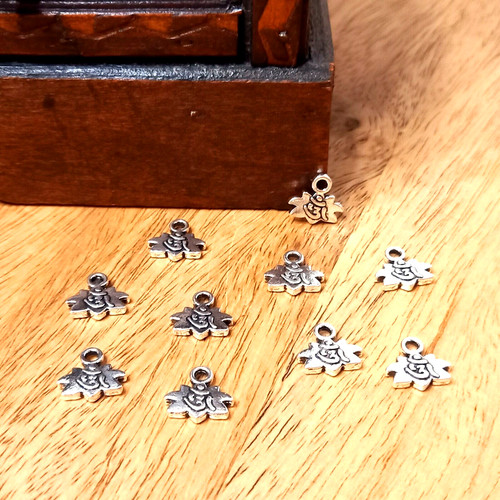 Lotus charms - 10, om